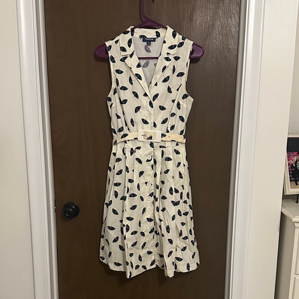 Sleeveless White Dress with Unbrella Pattern